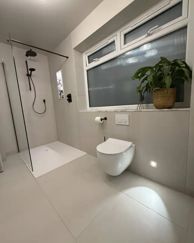 entis-4-5-floating-toilet-plymouth