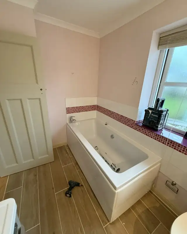 entis-4-5-white-bathroom-plymouth-before-2