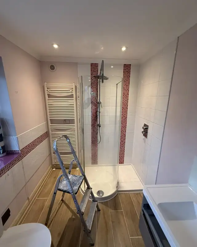 entis-4-5-white-bathrooom-plymouth-before