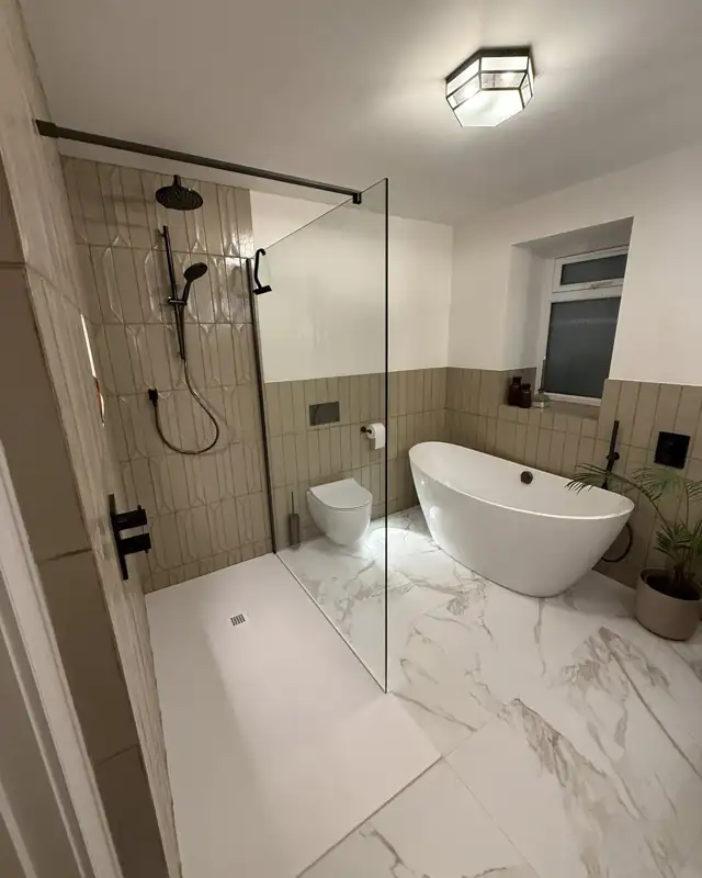 entis-4-5-white-marble-bathroom-floor