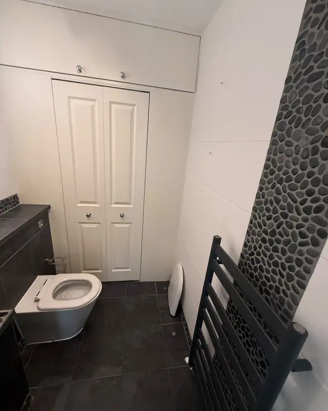 plymouth_black_bathroom_before_2