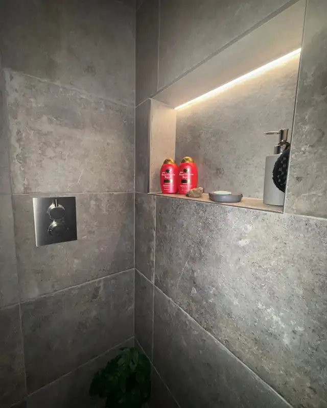 royal_william_yard_bathroom_shower_shelf_light